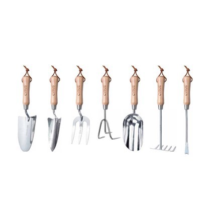 Ar rokām darināti dārza instrumenti