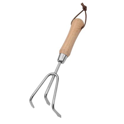 Trīs dakšu rokas kultivators